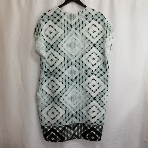 Joe Fresh  lightweight semi sheer cover up with pockets - Picture 2 of 9